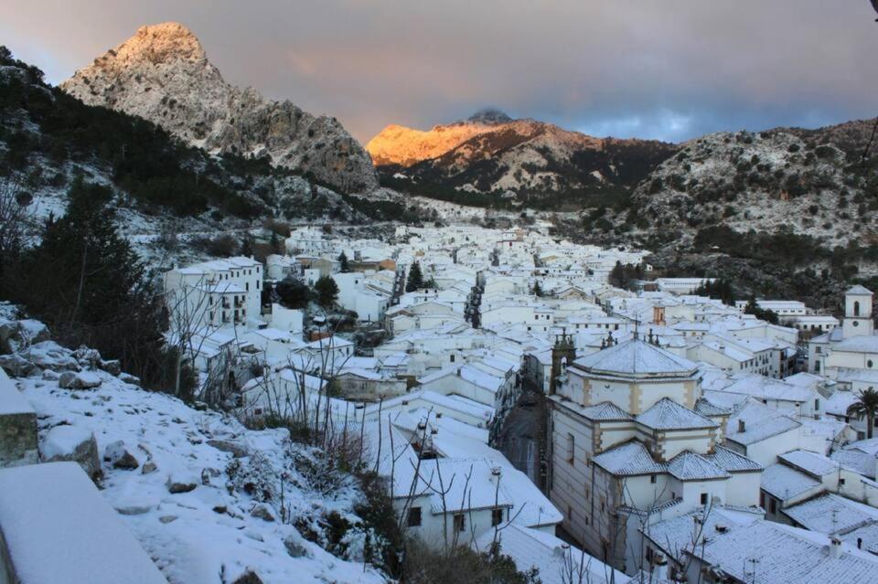 Un Paraíso En *